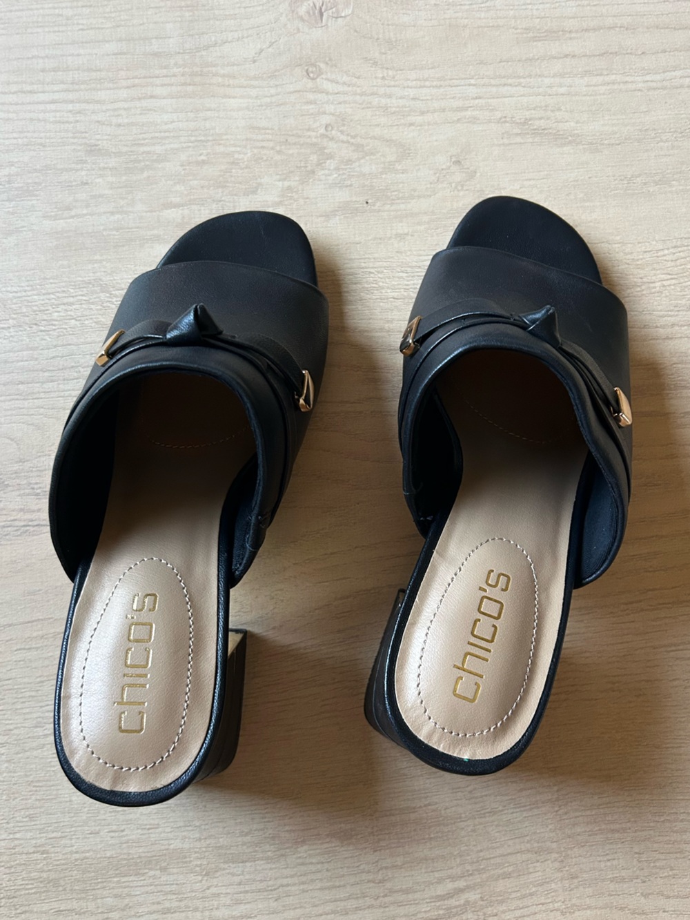 *SOLD* Chico's Black Leather Open-Toe Mule with Gold Accent Women’s Size 7.5 - Picture 2 of 6
